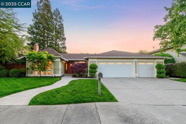 9461 Thunderbird Pl, San Ramon CA: https://media.crmls.org/mediaz/c649da5c-9259-4aaa-9d9e-42006f435d88.jpg