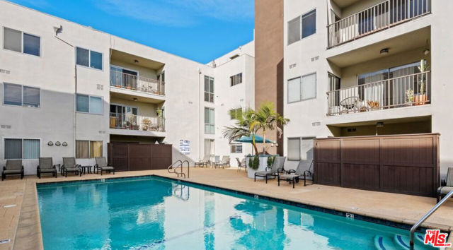 949 N Kings Road, West Hollywood CA: https://media.crmls.org/mediaz/c64a6a83-236a-4ff6-a5b5-cf75ee7d34eb.jpg