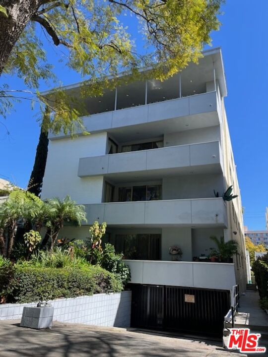 344 N Palm Drive #202