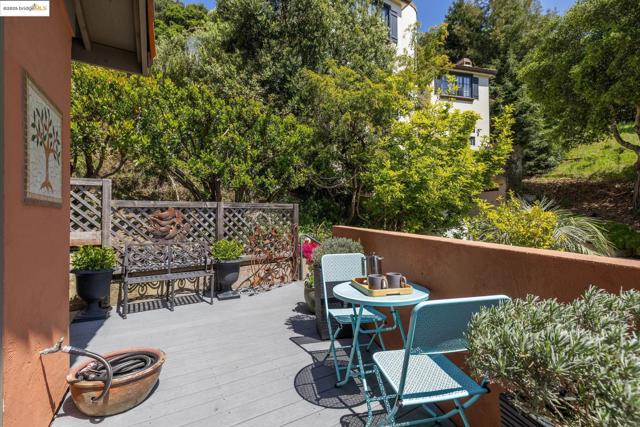 260 Alvarado Rd, Berkeley CA: https://media.crmls.org/mediaz/c64ae5ec-37d2-4cc2-b9c8-8892cac9e88b.jpg