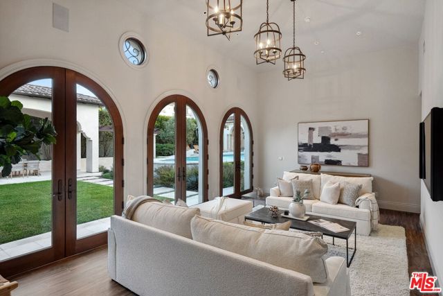 6882 Arizona Avenue, Los Angeles CA: https://media.crmls.org/mediaz/c64b3d66-9dcc-4985-a005-54ec9356c2b7.jpg