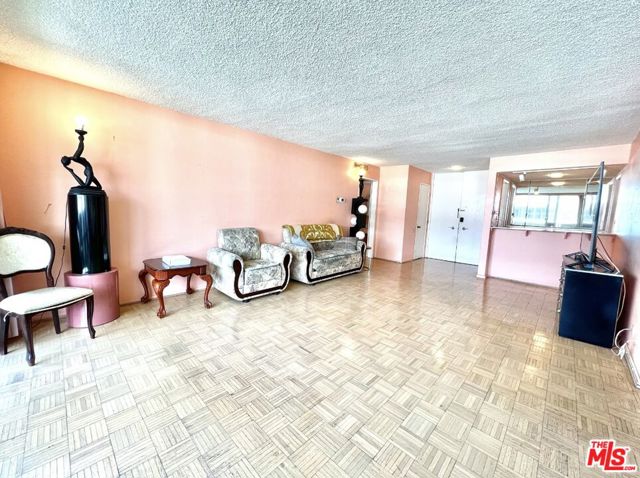 848 North Kings Road, 309 photo 4