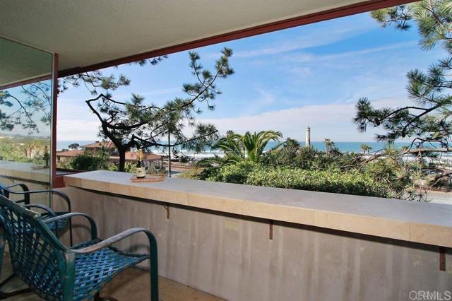 1562 Camino Del Mar, Del Mar CA: https://media.crmls.org/mediaz/c64bfb48-6380-43d1-a451-df8f3c9cbad7.jpg