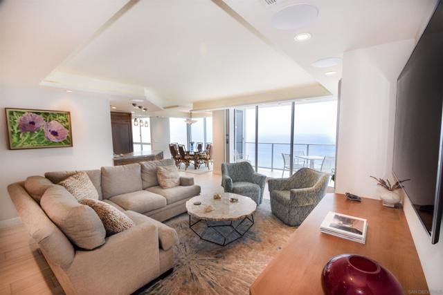 1760 Avenida Del Mundo, Coronado CA: https://media.crmls.org/mediaz/c64cf826-e225-47a9-a4e9-e718c65d96a2.jpg