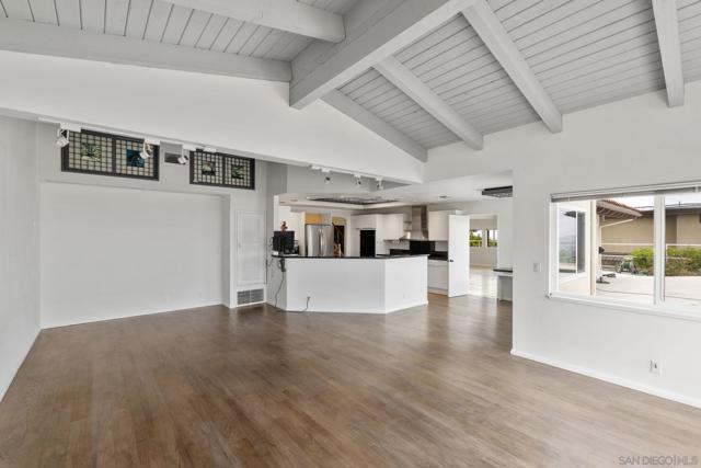 5476 Castle Hills Dr, San Diego CA: https://media.crmls.org/mediaz/c64d6d04-6f3c-4132-950d-3ac9fc9445a6.jpg