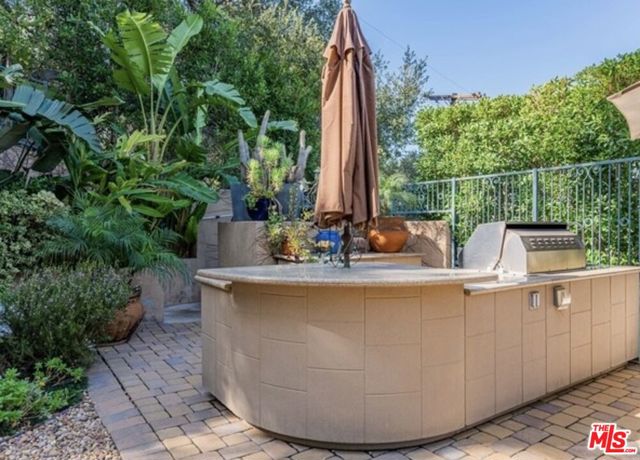 3110 Benedict Canyon Drive, Beverly Hills CA: https://media.crmls.org/mediaz/c64e0972-b9a5-418a-b10e-e011a8eb9bbc.jpg