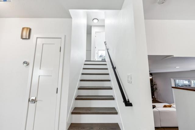 3134 Terry Ct, Castro Valley CA: https://media.crmls.org/mediaz/c64e3fb0-a5ec-4925-a213-b8ab91d171a9.jpg