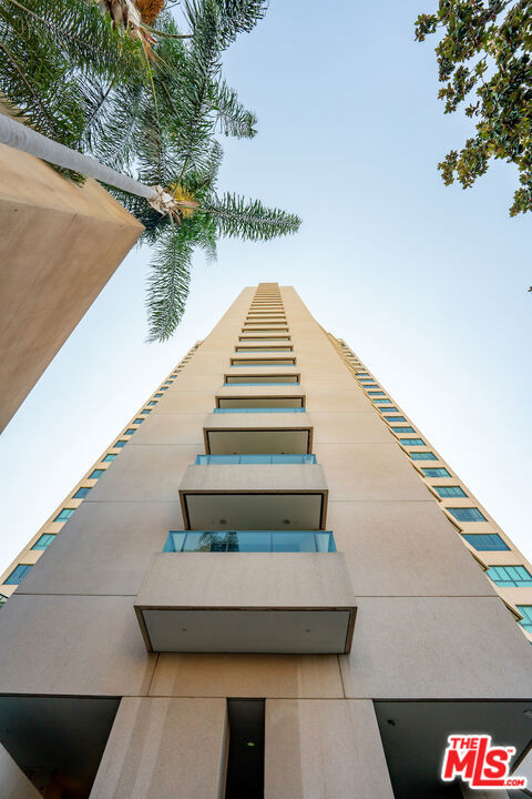10490 Wilshire Boulevard, Los Angeles CA: https://media.crmls.org/mediaz/c64e4ea7-5c2c-4e0c-84a9-3d23e1b3f42f.jpg
