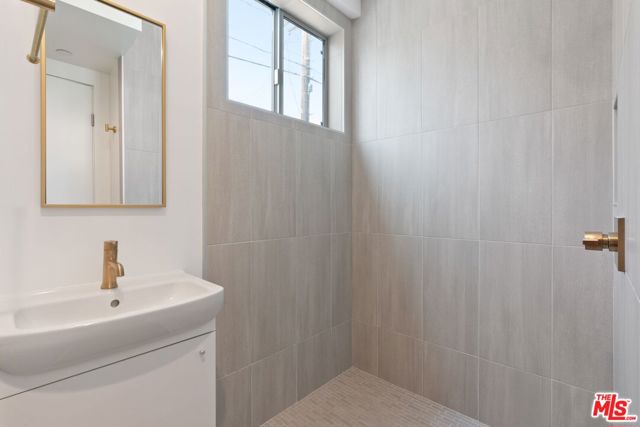 1244 14th Street, Santa Monica CA: https://media.crmls.org/mediaz/c64e57f4-92e9-495e-91b7-e45265809270.jpg