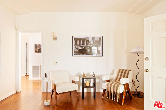 363 S Doheny Drive, Beverly Hills CA: https://media.crmls.org/mediaz/c64eae6f-7d92-491d-a003-e06086d7d67e.jpg