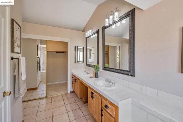 85 Duckhorn Place, Oakley CA: https://media.crmls.org/mediaz/c64ede78-3d22-43de-b8b4-9b4451a89595.jpg