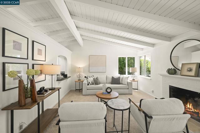 3352 Betty Ln, Lafayette CA: https://media.crmls.org/mediaz/c64f9ef7-e228-4f8e-8571-0840ff42392d.jpg