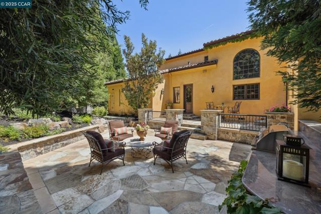 3711 Northgate Woods Court, Walnut Creek CA: https://media.crmls.org/mediaz/c65010be-ef64-4739-be9c-ecbd8214ccae.jpg