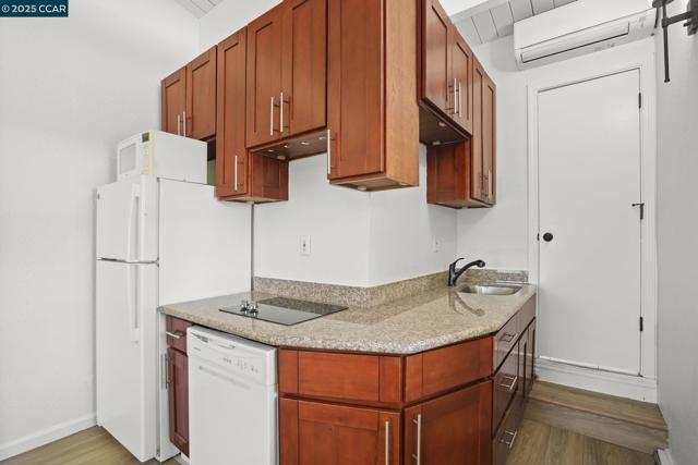 2206 Gehringer Dr, Concord CA: https://media.crmls.org/mediaz/c65076a8-ead5-4c38-b315-060291b49e9c.jpg