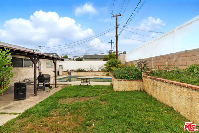 350 N Shadyglen Drive, Covina CA: https://media.crmls.org/mediaz/c650e062-3ceb-4a0e-a970-f787a6a5443a.jpg