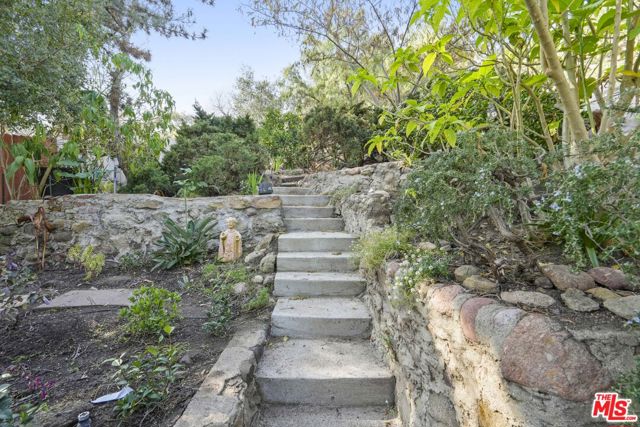 809 Basin Drive, Topanga CA: https://media.crmls.org/mediaz/c650f3d0-0df7-44c3-9a90-840132c5a756.jpg