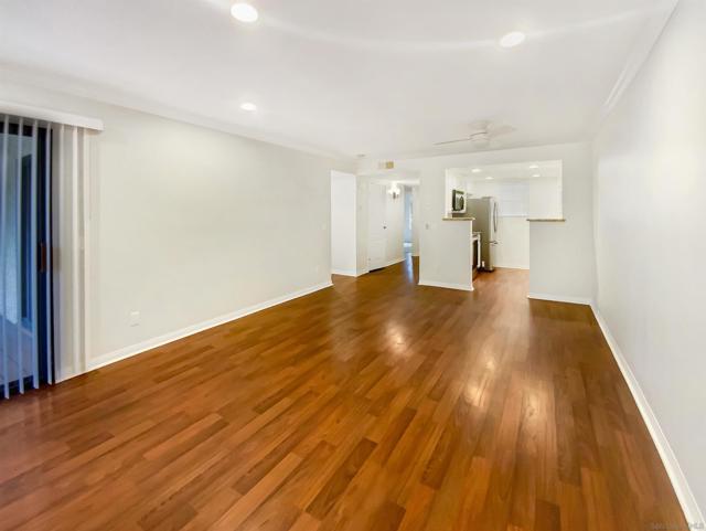 12059 Alta Carmel Ct, San Diego CA: https://media.crmls.org/mediaz/c650ff50-1fc4-4292-adbb-1a1665ecde9f.jpg