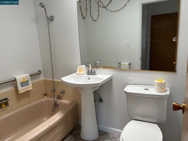826 Veale, Martinez CA: https://media.crmls.org/mediaz/c65144a5-3080-4073-81ac-fb3cb114d523.jpg