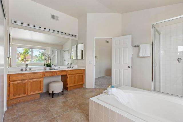 2490 Bear Rock Gln, Escondido CA: https://media.crmls.org/mediaz/c6515077-e261-4dec-96f9-58bc6d965319.jpg