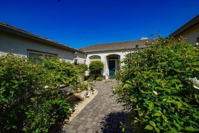 334 Paseo Gularte, San Juan Bautista CA: https://media.crmls.org/mediaz/c651510d-71fe-4b8b-ab4a-40e799496b59.jpg