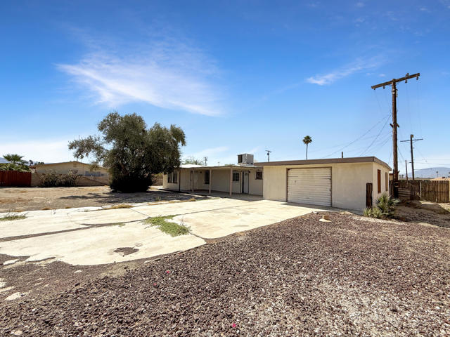 83053 Sonora Avenue, Indio CA: https://media.crmls.org/mediaz/c651540d-55f0-48ae-a439-7a6bc9b842bf.jpg