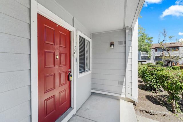 29628 Desert Oak Ct, Hayward CA: https://media.crmls.org/mediaz/c6515e68-42ca-48d4-af73-44e0c7b76403.jpg