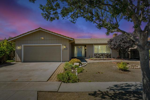 1223 La Canada Way, Salinas CA: https://media.crmls.org/mediaz/c651d68d-2fd6-41ea-908d-8e17cb5a282b.jpg