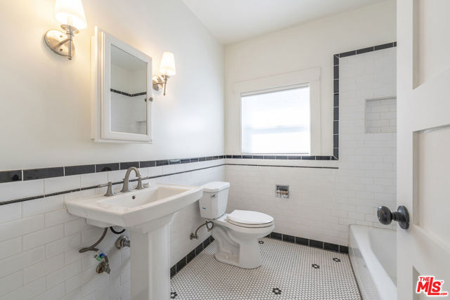 669 W Sepulveda Street, San Pedro CA: https://media.crmls.org/mediaz/c652d74d-8586-4eda-b809-c42097be883e.jpg