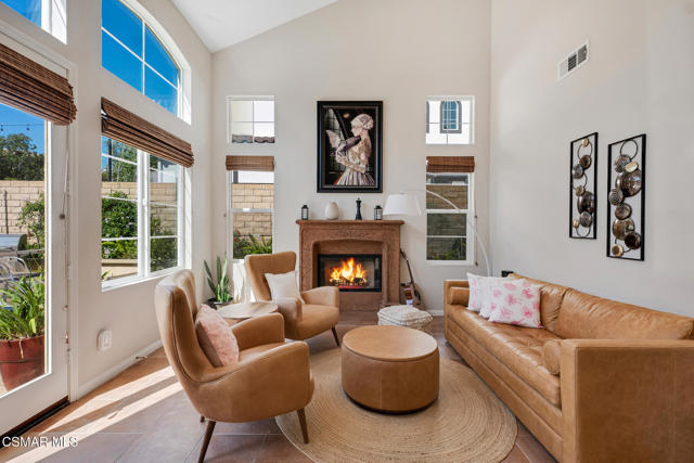 1877 Seasons Street, Simi Valley CA: https://media.crmls.org/mediaz/c6531f0d-bc26-4d3c-b4ba-dab77e1ea7c4.jpg