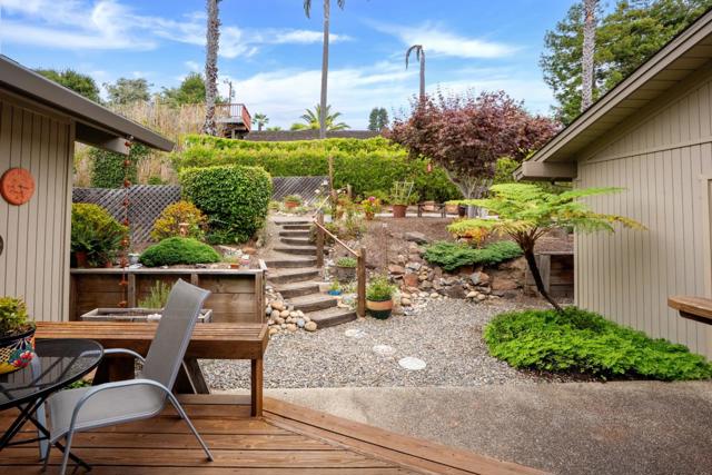 7547 Arden Way, Aptos CA: https://media.crmls.org/mediaz/c6541916-d4b1-4502-943d-116f5595c612.jpg