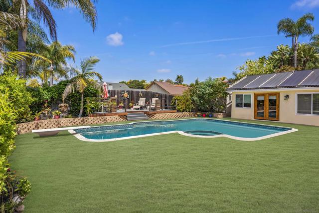 1510 Orangeview Dr, Encinitas CA: https://media.crmls.org/mediaz/c6541e6a-81bd-43da-be25-581ae57d52d4.jpg