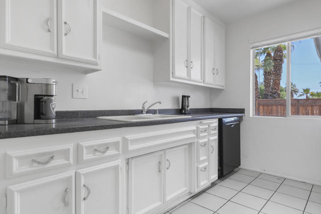 42570 Stephani Circle, Palm Desert CA: https://media.crmls.org/mediaz/c65426dc-8ea2-44a6-a759-4e9beae5302d.jpg