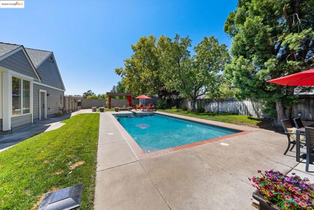 51 Cunha Ct, Oakley CA: https://media.crmls.org/mediaz/c6543f9a-06aa-4868-b9c6-4d516f0d19c1.jpg