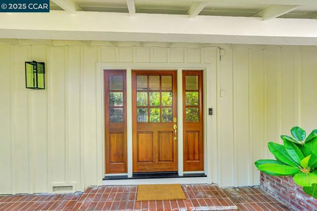3338 Carlyle Ter, Lafayette CA: https://media.crmls.org/mediaz/c654c100-b82f-4780-b289-8b9974df4ed6.jpg