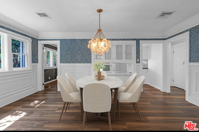 7024 De Longpre Avenue, Los Angeles CA: https://media.crmls.org/mediaz/c65502e6-0823-4099-8e95-c13aa9e2c03b.jpg