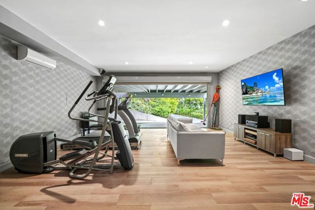 7712 Chandelle Place, Los Angeles CA: https://media.crmls.org/mediaz/c6554f65-a951-4532-834e-43531c41d631.jpg