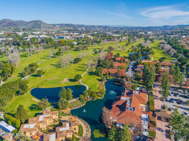 4524 Greengate Court, Westlake Village CA: https://media.crmls.org/mediaz/c6572793-725f-4974-90af-18fcfbc640d0.jpg