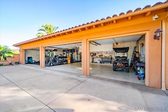 15397 Rock Creek Ln, El Cajon CA: https://media.crmls.org/mediaz/c6572ee6-bdae-4afc-b5df-379b19bf9a3b.jpg