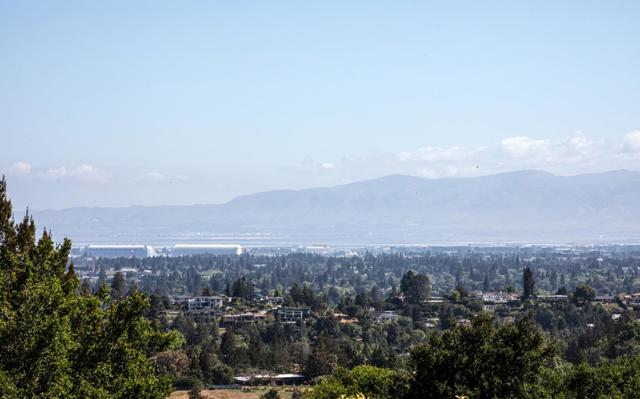 12008 Emerald Hill Lane, Los Altos Hills CA: https://media.crmls.org/mediaz/c6581134-c91e-41d7-b6cc-14b12d23ad1d.jpg