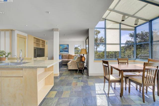 319 Tappan Ter, Orinda CA: https://media.crmls.org/mediaz/c658e107-bc21-453e-ad33-3c02069ff2ae.jpg