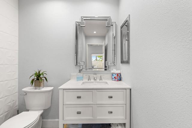 877 E Arenas Road, Palm Springs CA: https://media.crmls.org/mediaz/c6595347-24c2-4e6f-bd20-7a6e46005837.jpg