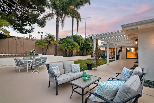 5918 Germaine Lane, La Jolla CA: https://media.crmls.org/mediaz/c6595f9b-8bd4-4991-ac01-6f15eb309aec.jpg