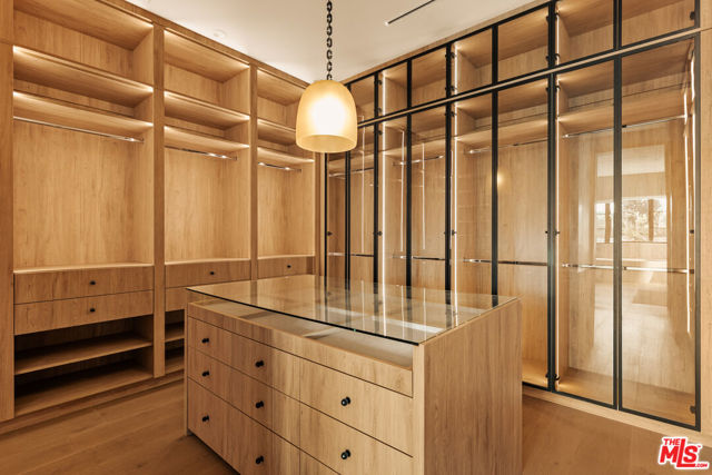 11556 Blix Street, Valley Village CA: https://media.crmls.org/mediaz/c659700c-74df-44d2-a283-db13091f4d27.jpg