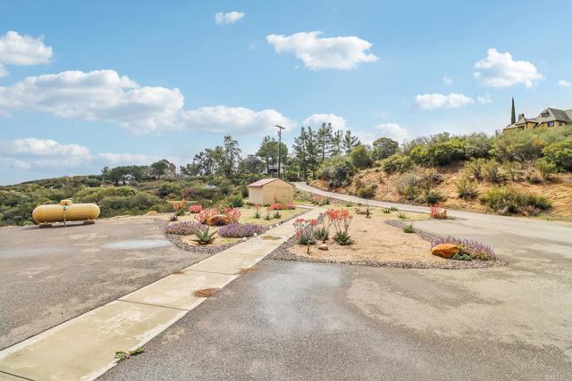 20530 Bexley Road, Jamul CA: https://media.crmls.org/mediaz/c6599278-7daa-4055-bcd0-546f8fff6b87.jpg
