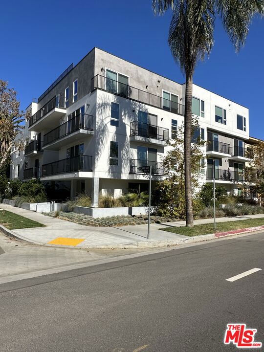 4806 Sylmar Avenue #302