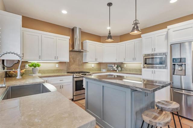 2711 Valley View Road, Hollister CA: https://media.crmls.org/mediaz/c65af244-1012-42fd-a211-c0921199681f.jpg