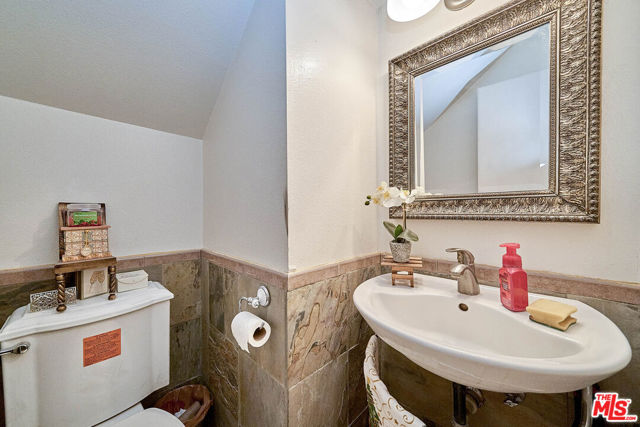 219 North Isabel Street, 5 photo 8