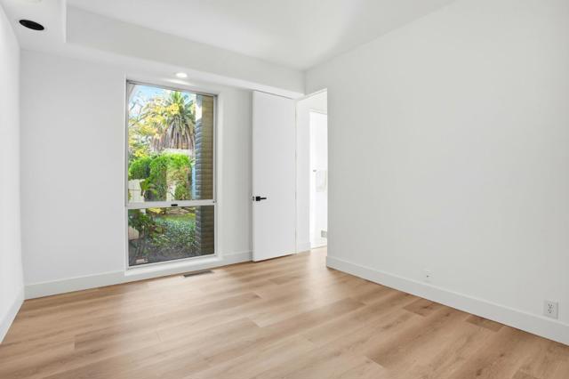 3895 Fair Oaks Boulevard, Sacramento CA: https://media.crmls.org/mediaz/c65b29e0-f96b-40d2-a003-41f8b504588b.jpg