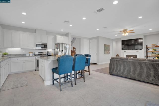 38 Pato Ct, Oakley CA: https://media.crmls.org/mediaz/c65bc450-fa2e-4411-bbb4-c7ae02340a65.jpg