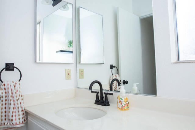 Detail Gallery Image 28 of 43 For 741 Warwick Ave, Thousand Oaks,  CA 91360 - 2 Beds | 1/1 Baths